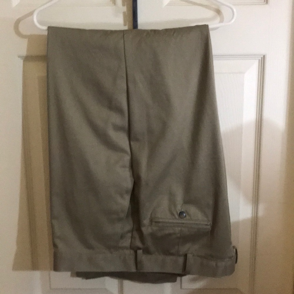 Men’s Haggar pants 42-32